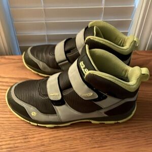 Jack Wolfskin boots hike/ walk US 7.5 waterproof